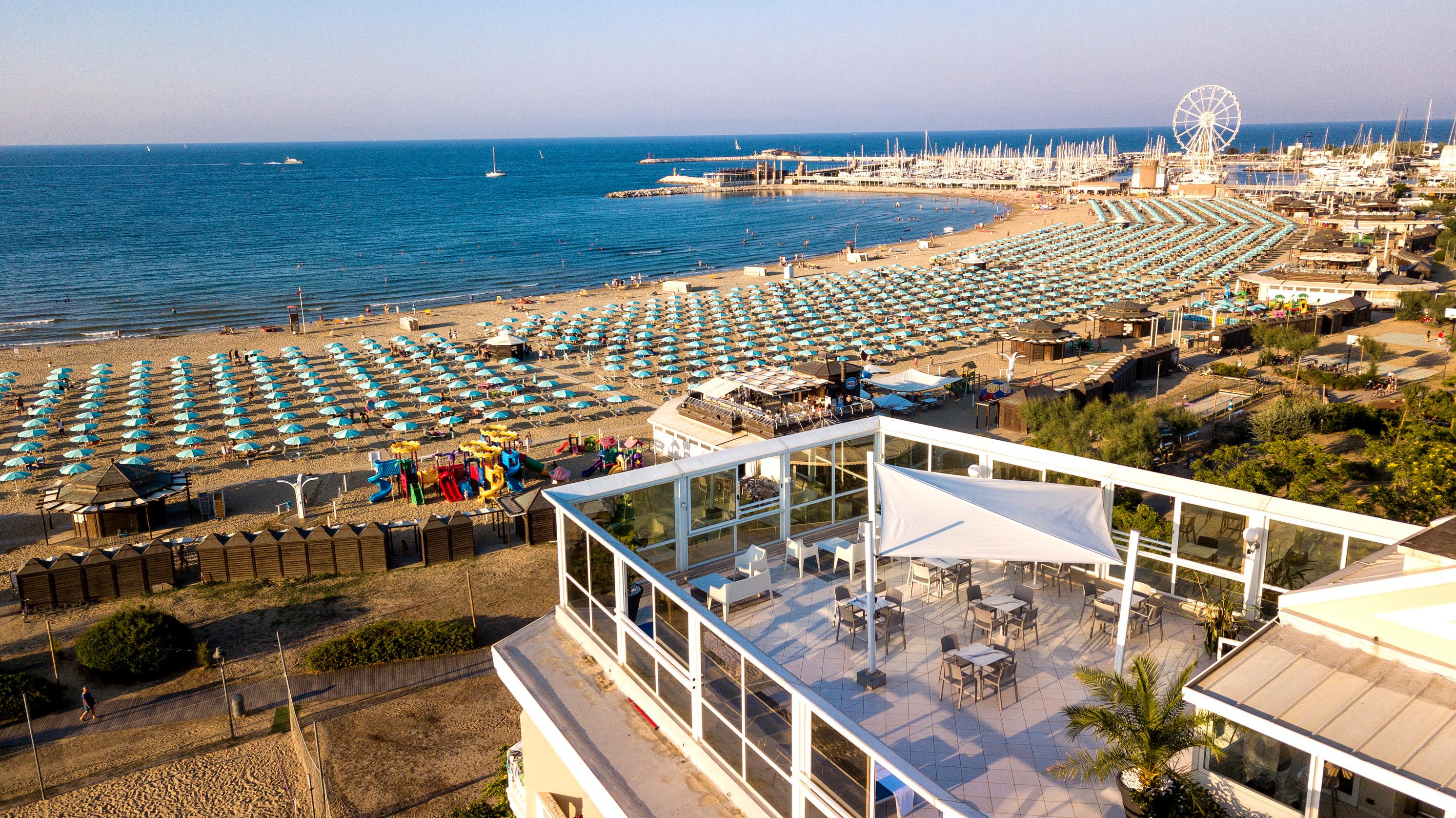 Hotel Baia Imperiale Rímini Exterior foto